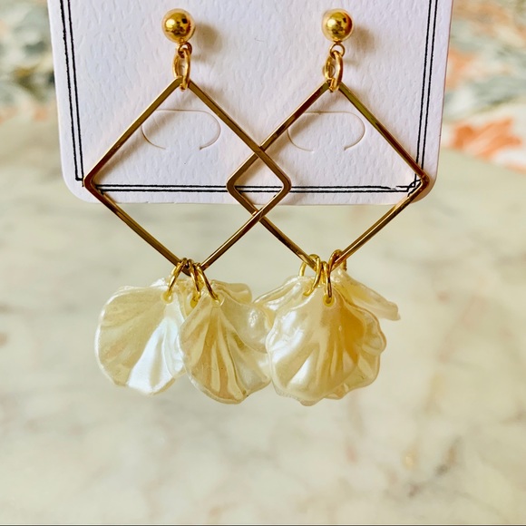 Beachy Seashell Gold Square Dangle Earrings - Picture 3 of 3